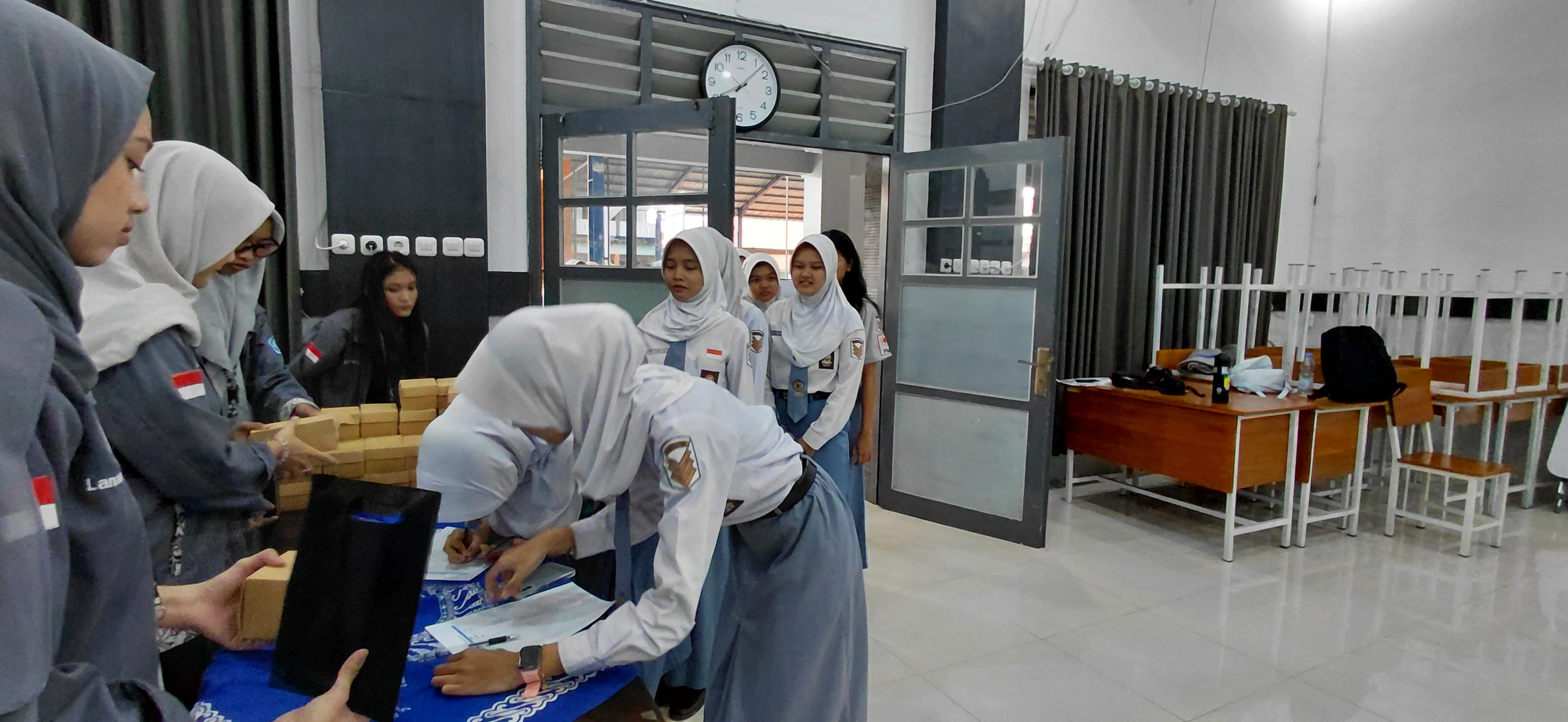 Goes To School